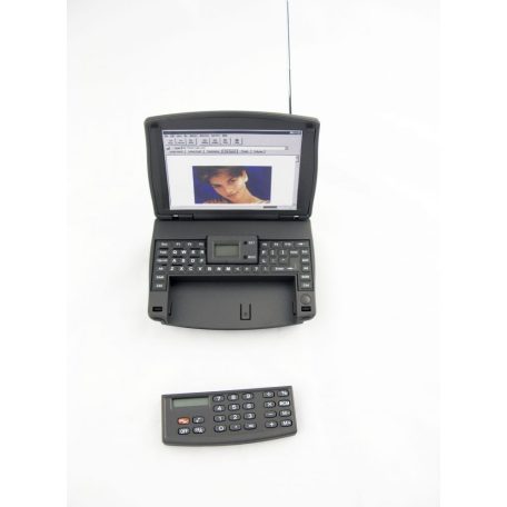 LANDLITE H-810 számítógép alakú rádió + óra 